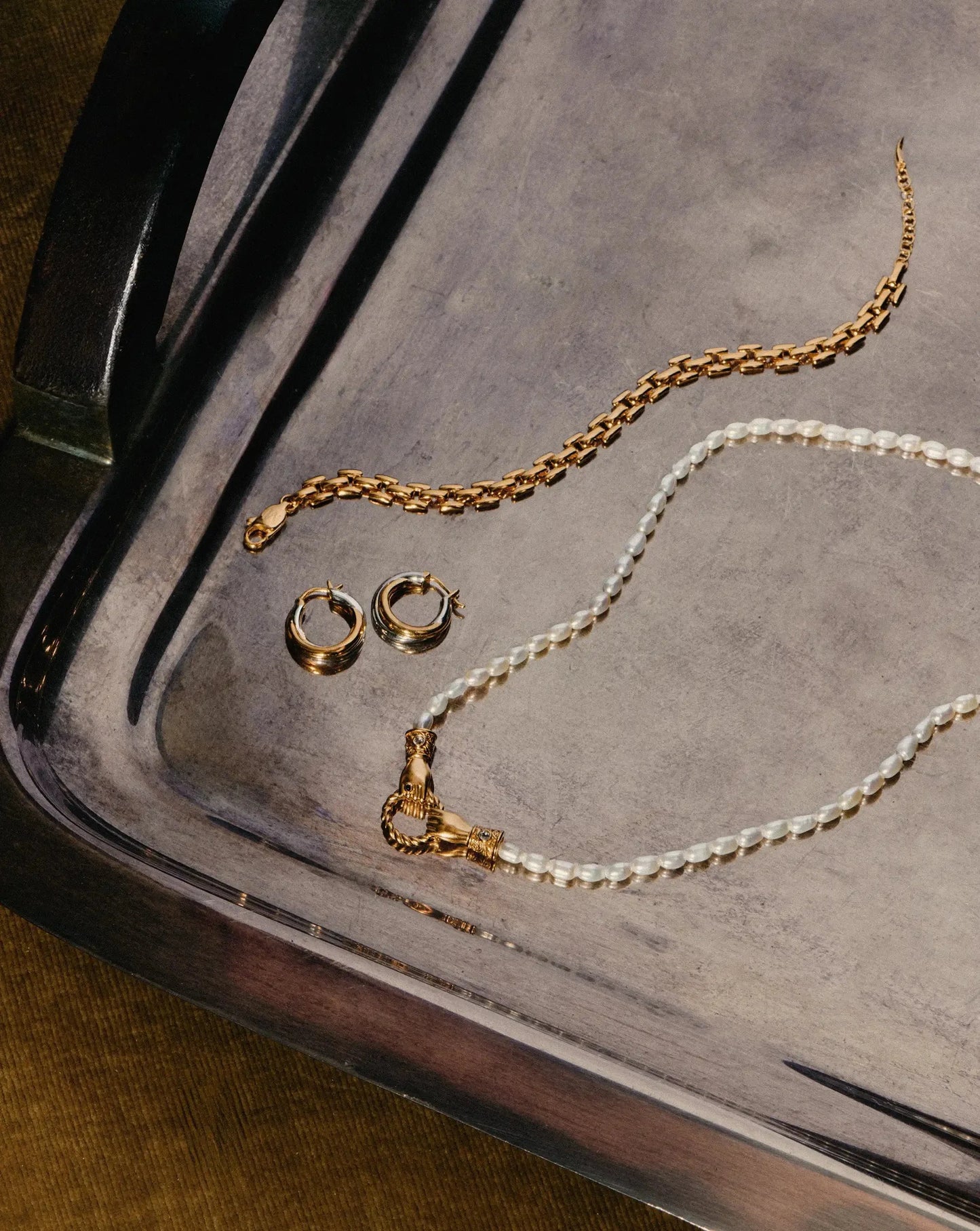 Harris Reed Medium In Good Hands Pearl Pendant Necklace