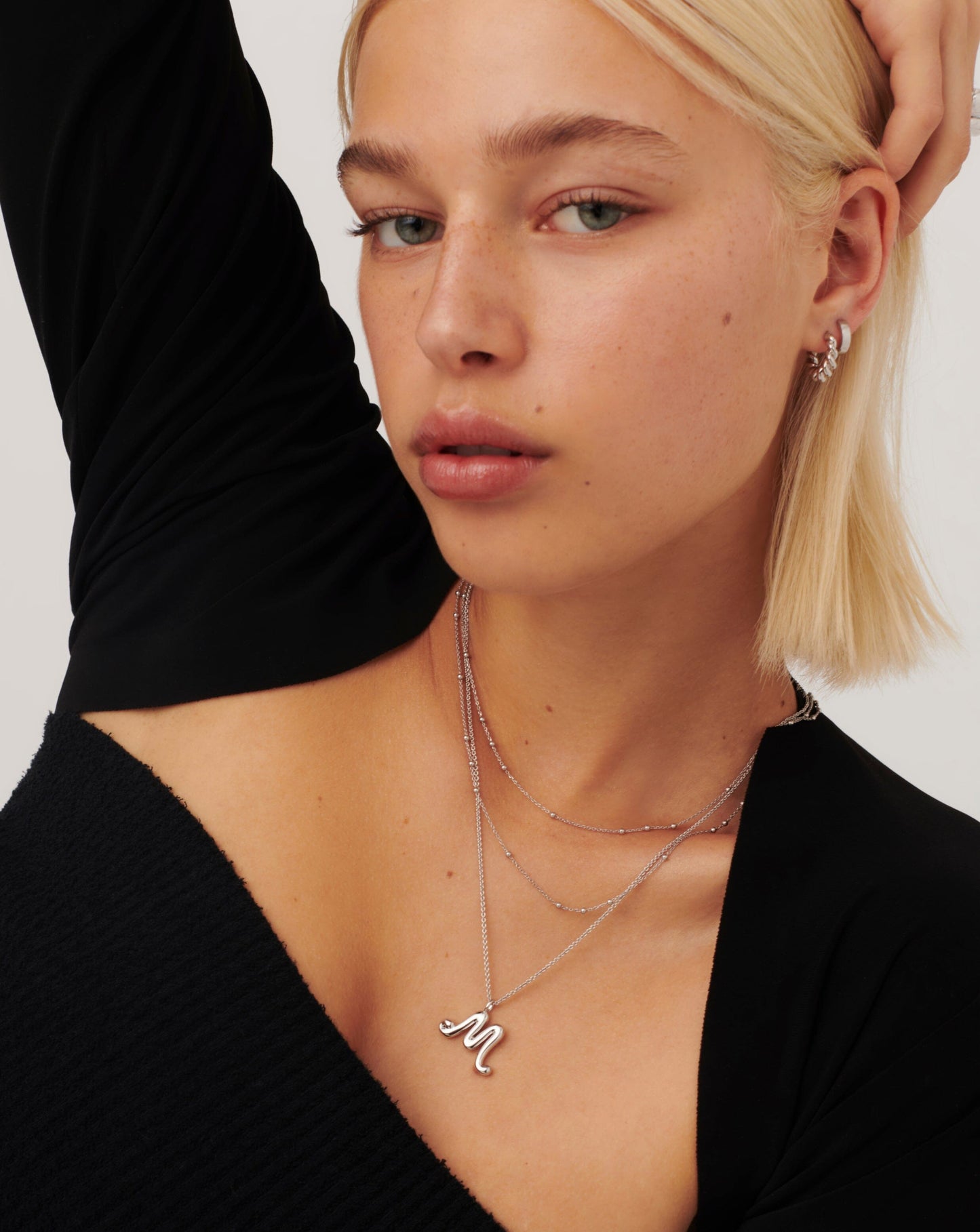 Curly Molten Initial Pendant Necklace - M | Sterling Silver