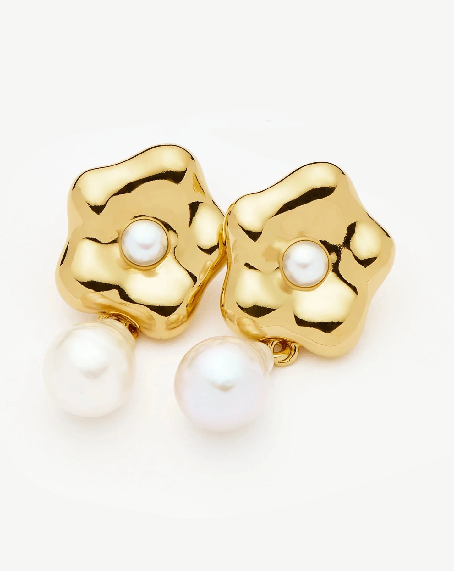 Eny Puffy Daisy Pearl Drop Earrings | 18ct Gold Plated/Pearl